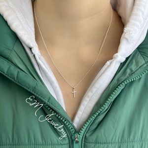 Silver Cross necklace 18 inch chain! pretty necklace strong Lobster claw hook